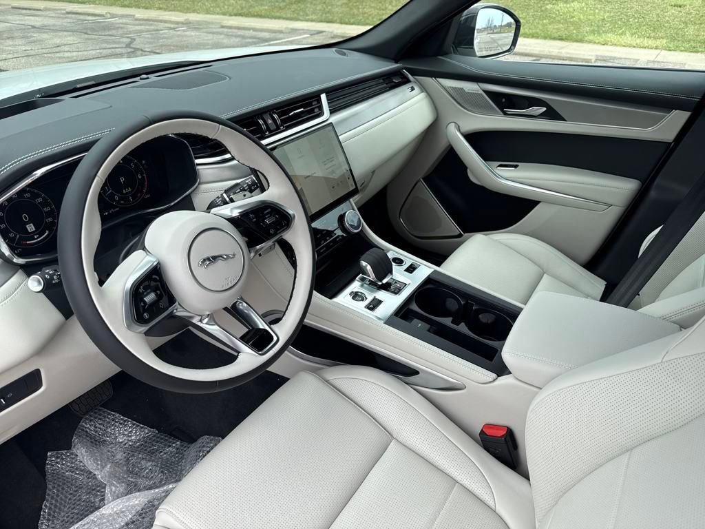 New 2026 Jaguar F-PACE R-Dynamic S image 13