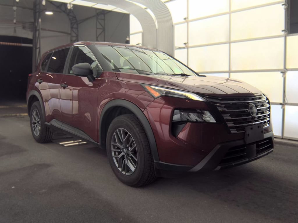 Used 2024 Nissan Rogue S AWD/4WD image 2