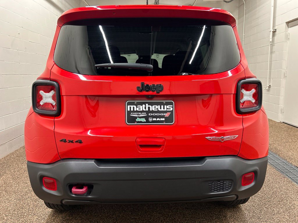 Used 2023 Jeep Renegade Trailhawk AWD/4WD image 3