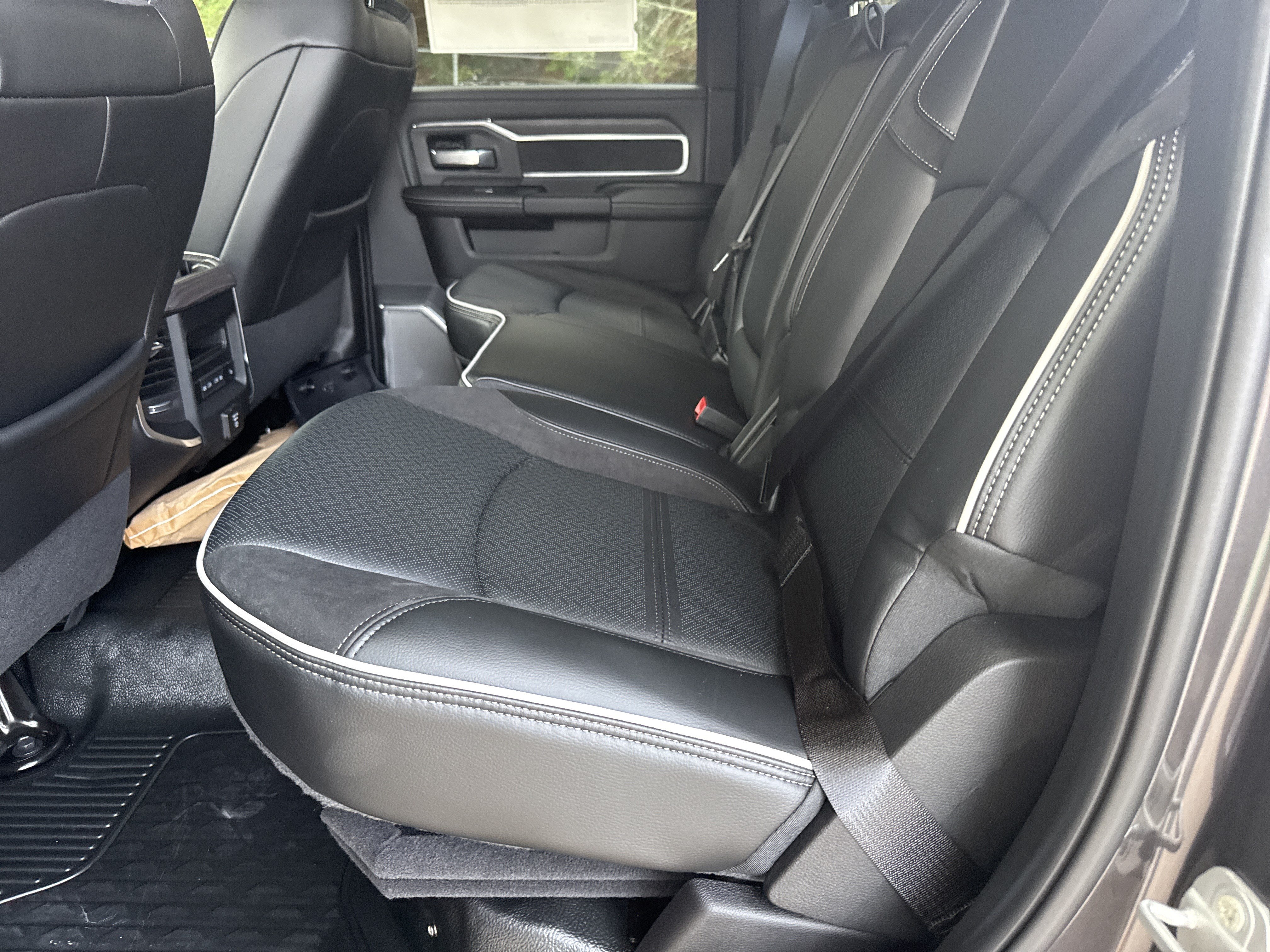 New 2026 RAM 5500 4x4 Crew Cab w/ Laramie Trim Package image 22