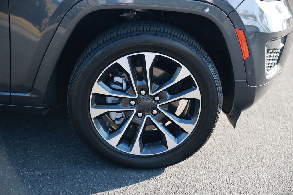 Used 2023 Jeep Grand Cherokee Overland w/ Advanced Protech Group III AWD/4WD image 8