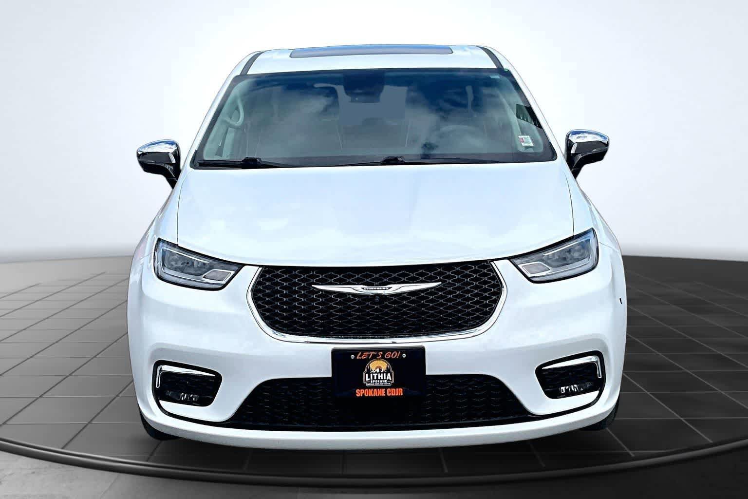 Used 2023 Chrysler Pacifica Limited FWD image 6