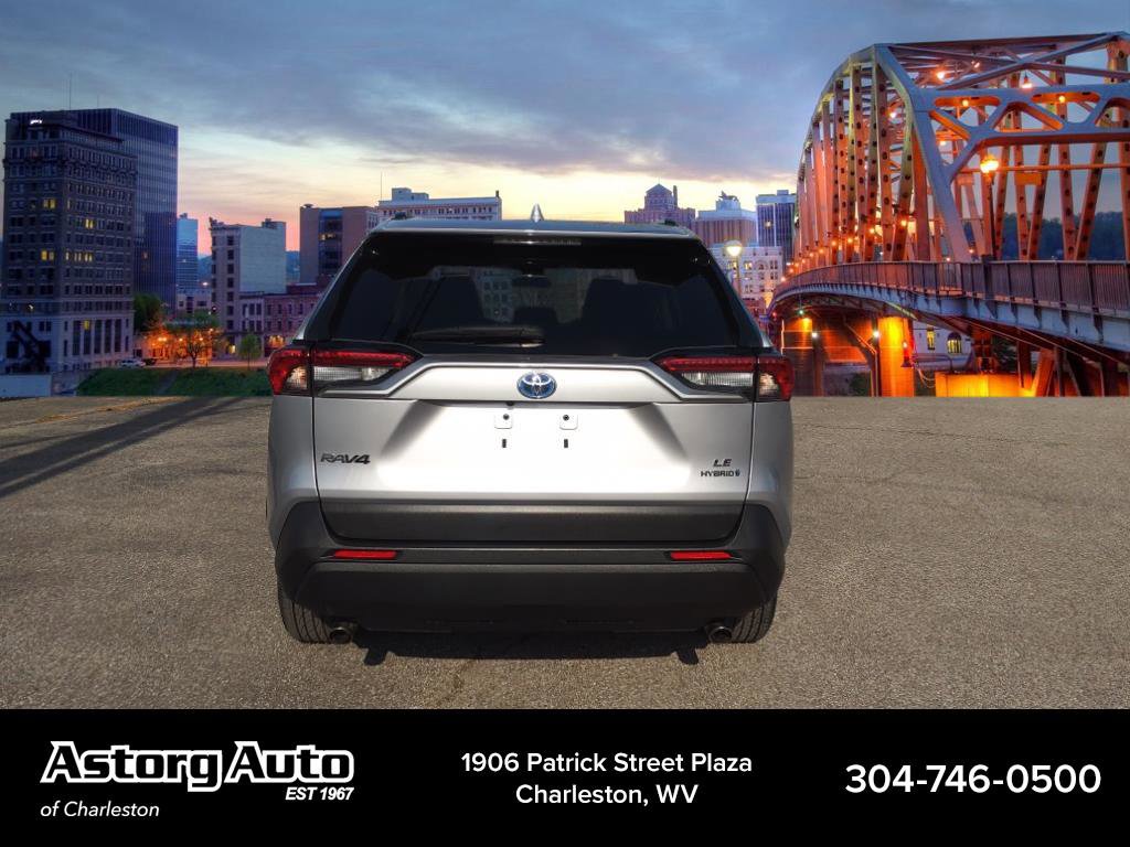 Used 2022 Toyota RAV4 LE image 4