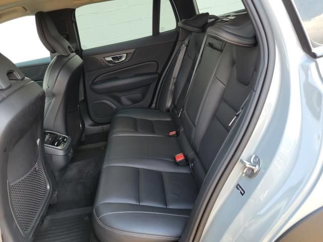 Used 2024 Volvo V60 B5 Cross Country Ultimate AWD/4WD image 13