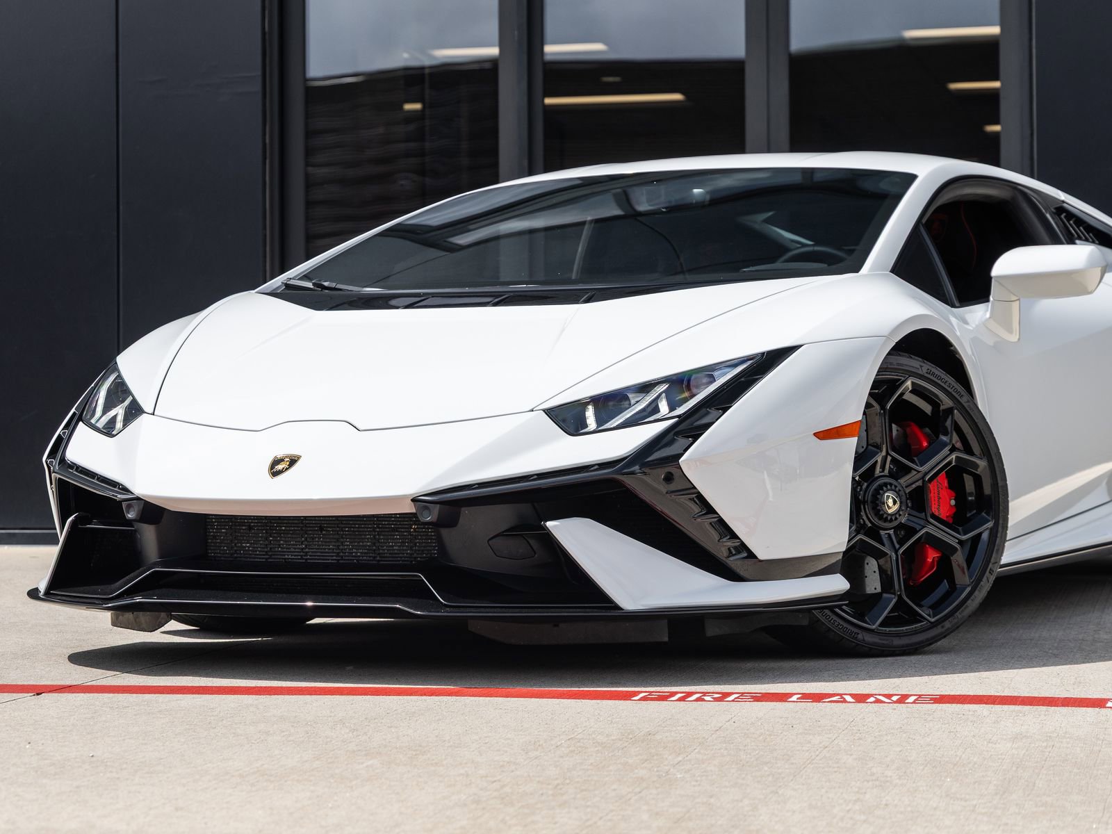 Used 2023 Lamborghini Huracan Tecnica RWD image 3