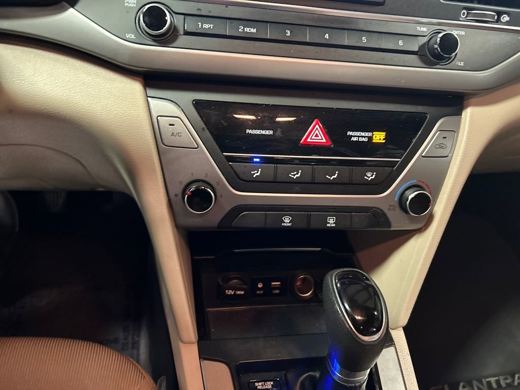 Used 2017 Hyundai Elantra SE image 33