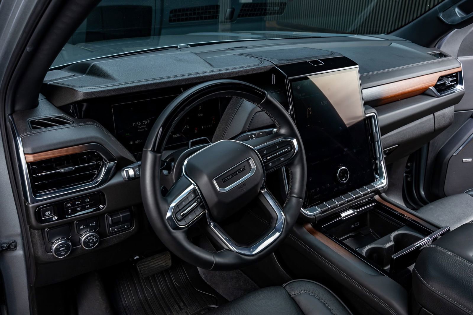 Used 2025 GMC Yukon Denali w/ Denali Reserve Package image 17