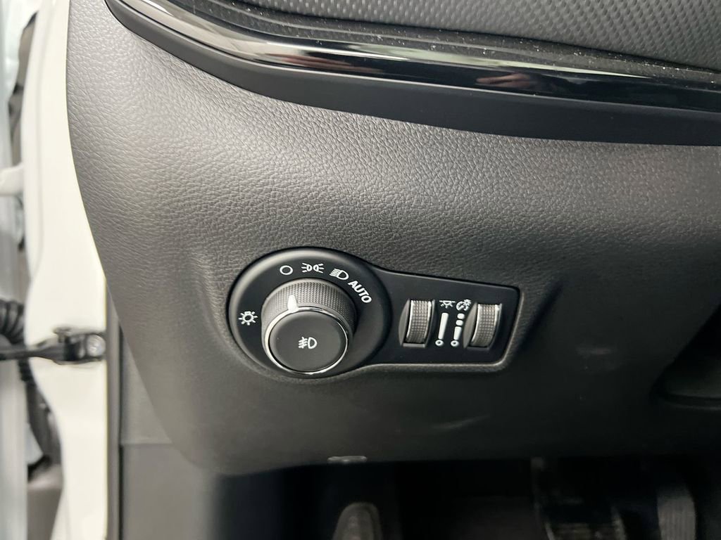 New 2026 Jeep Compass Latitude image 17