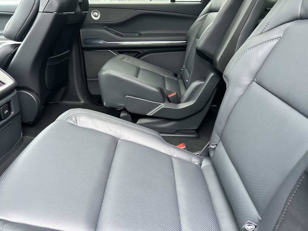 New 2026 Lincoln Navigator L Reserve AWD/4WD image 13