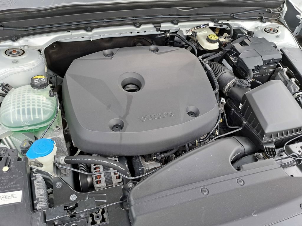 Used 2022 Volvo XC40 T5 R-Design w/ Advanced Package image 30