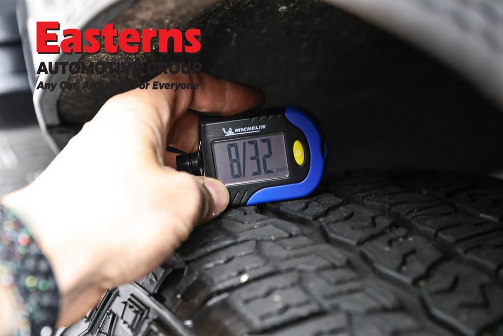 Used 2025 Chevrolet Suburban Z71 AWD/4WD image 31