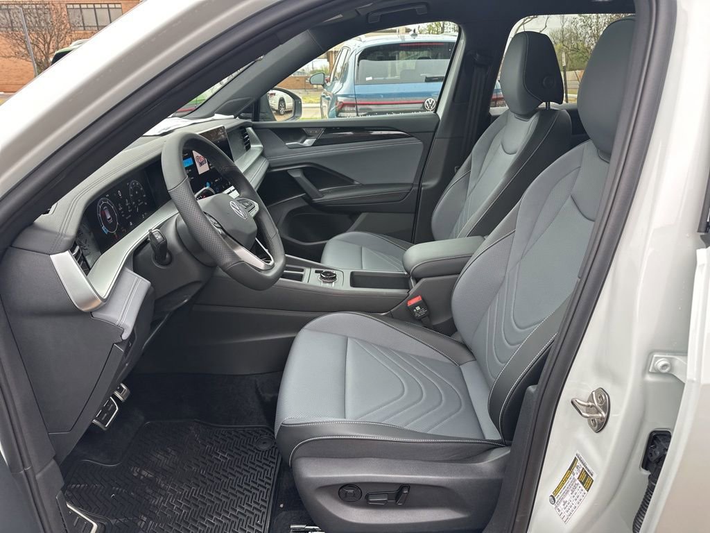 New 2026 Volkswagen Tiguan SE R-Line FWD image 17