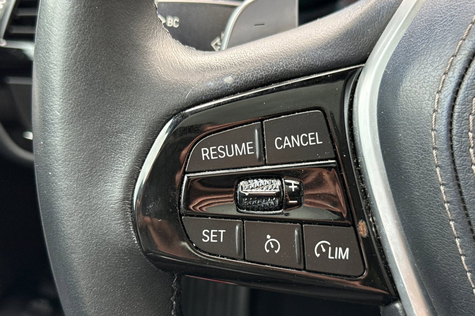 Certified 2023 BMW 540i w/ Premium Package image 30