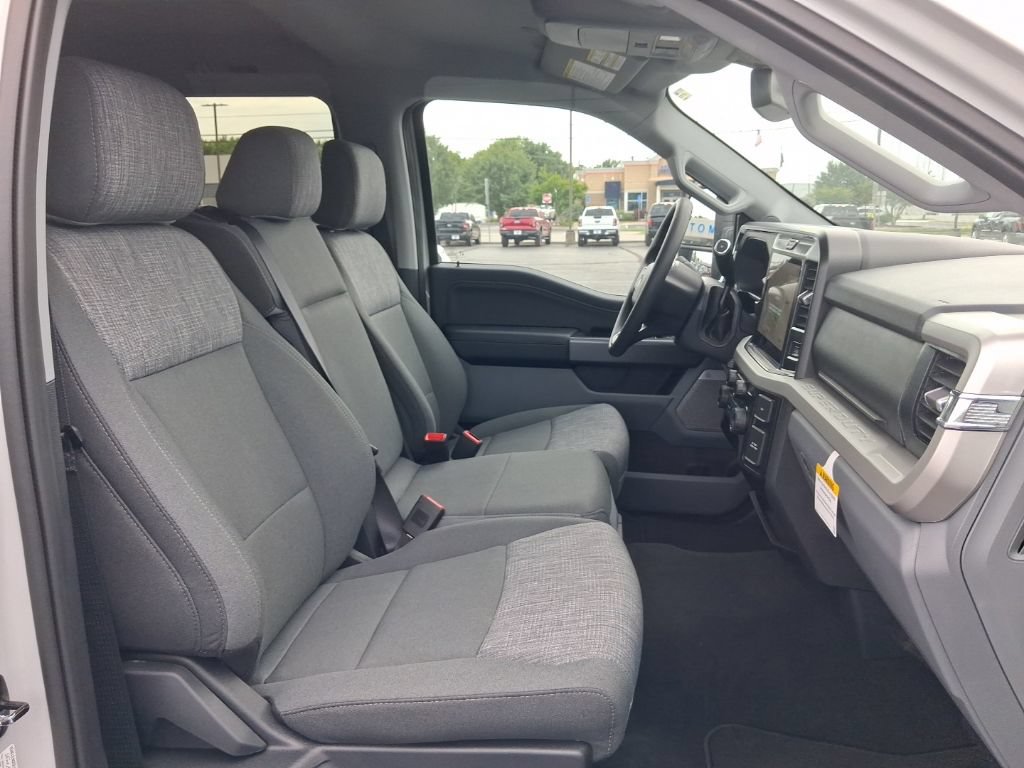 New 2026 Ford F250 XLT w/ XLT Premium Package AWD/4WD image 16