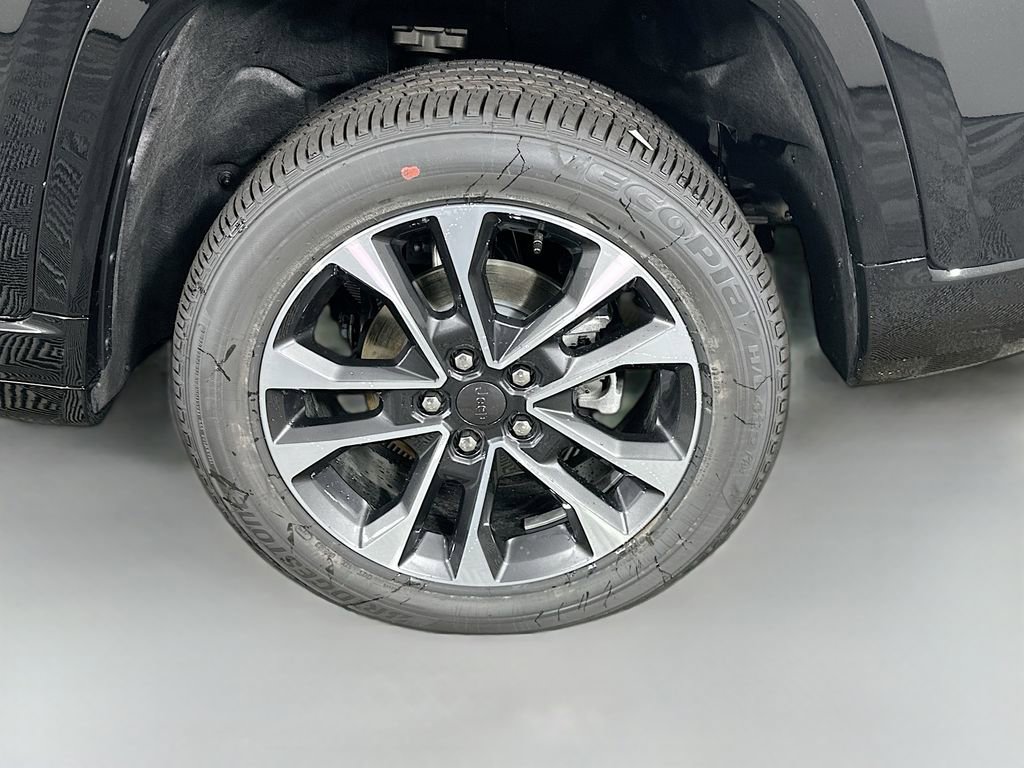 New 2025 Jeep Grand Cherokee Overland w/ Luxury Tech Group IV image 17