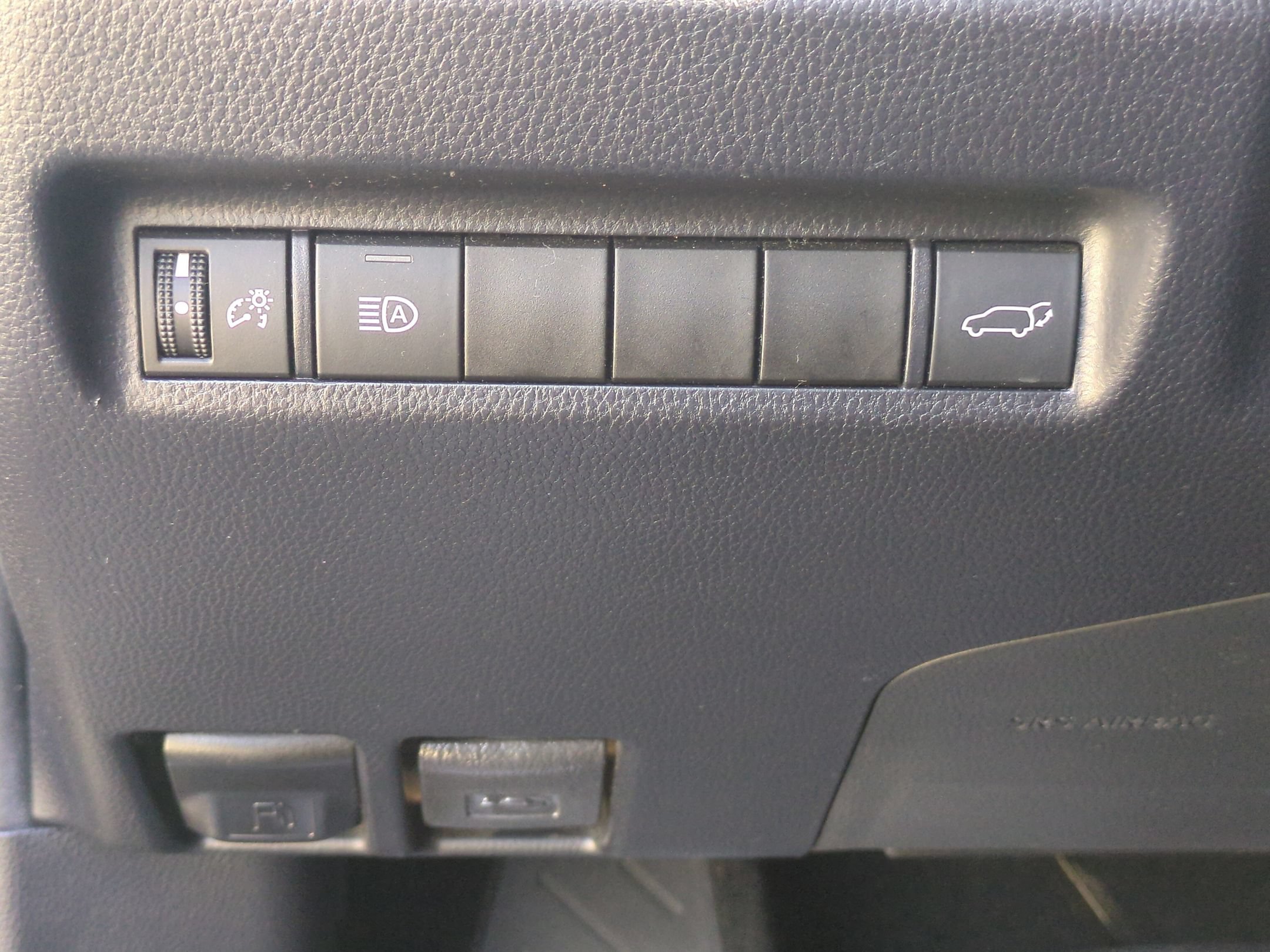 Used 2019 Toyota RAV4 XLE FWD image 19