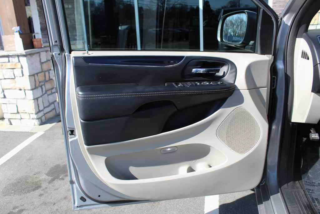Used 2015 Dodge Grand Caravan SE image 10