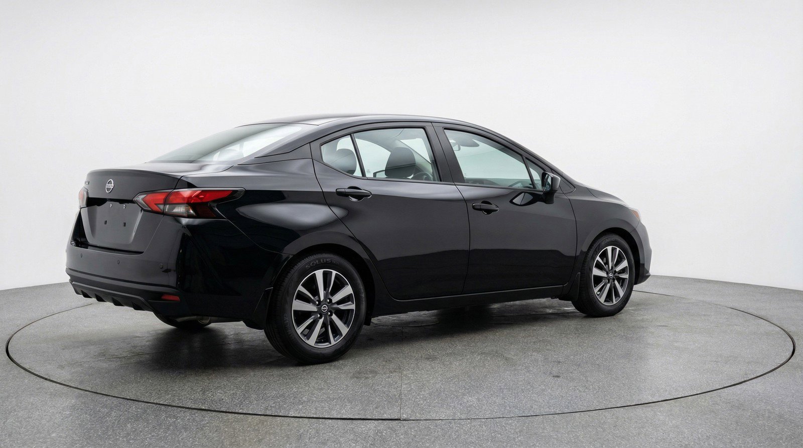 Used 2025 Nissan Versa SV image 9