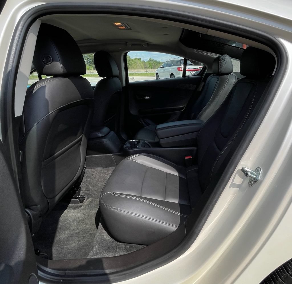 Used 2014 Chevrolet Volt Premium w/ Premium Trim Package FWD image 31
