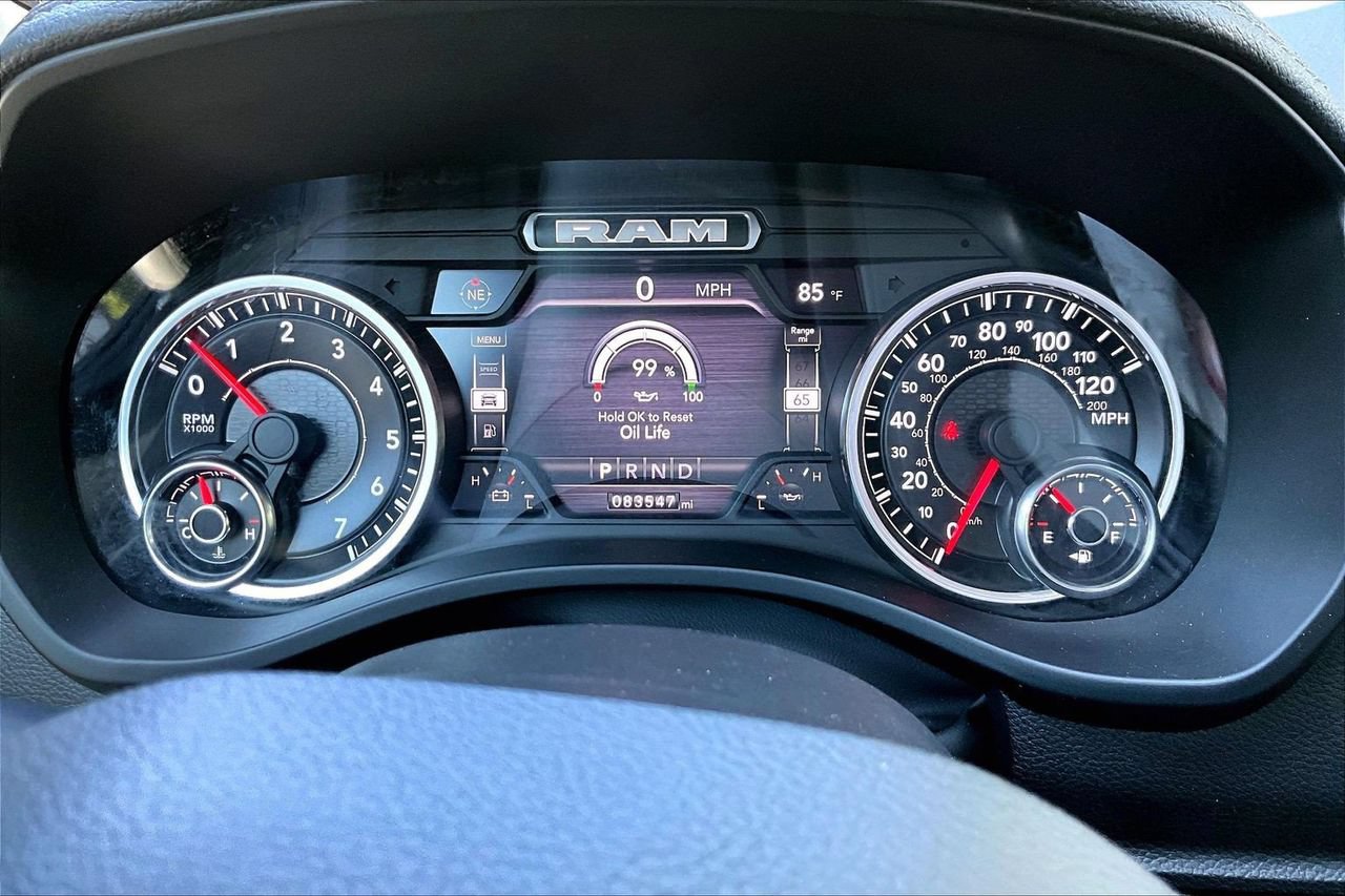 Used 2022 RAM 1500 Laramie AWD/4WD image 9