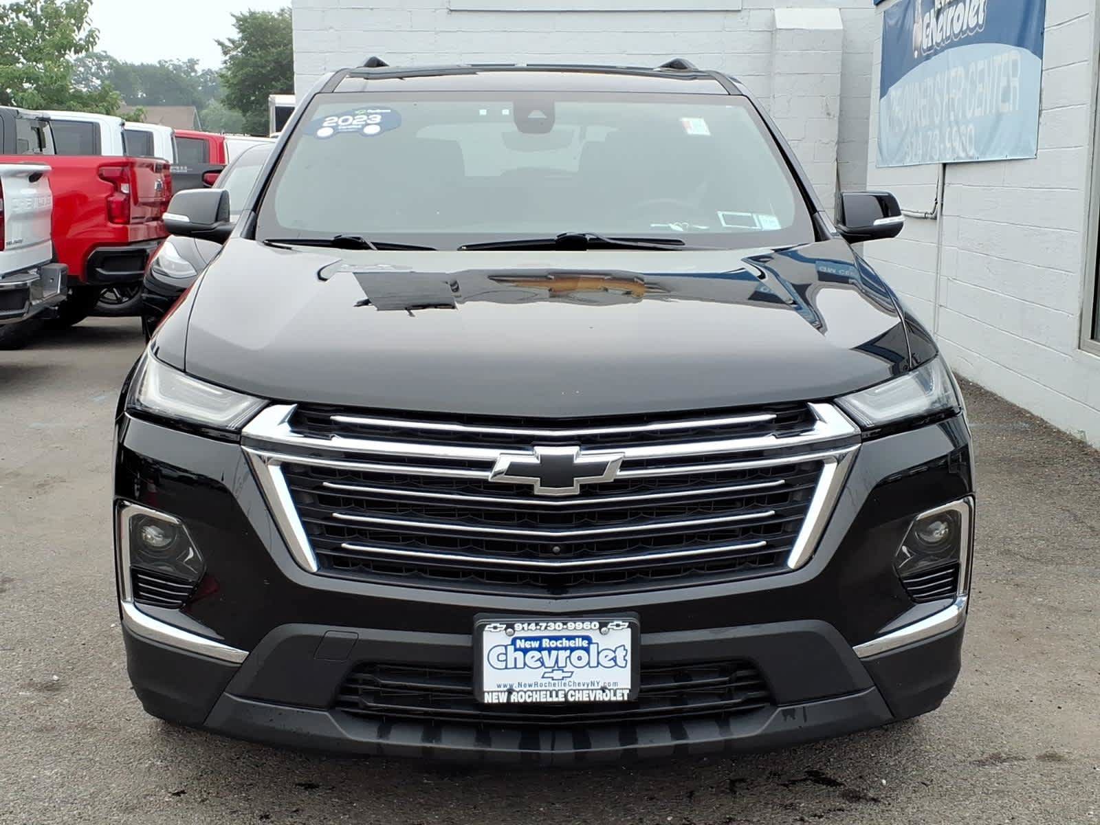 Certified 2023 Chevrolet Traverse LT w/ LT Premium Package AWD/4WD image 2