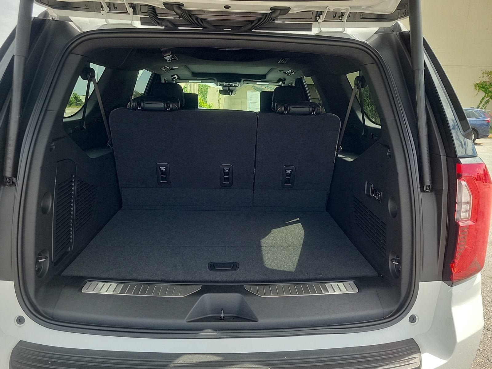 New 2026 GMC Yukon XL AT4 w/ AT4 Premium Plus Package AWD/4WD image 7