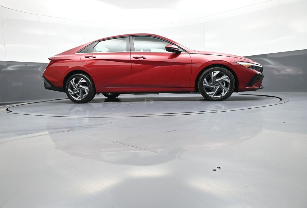Certified 2025 Hyundai Elantra SEL image 28