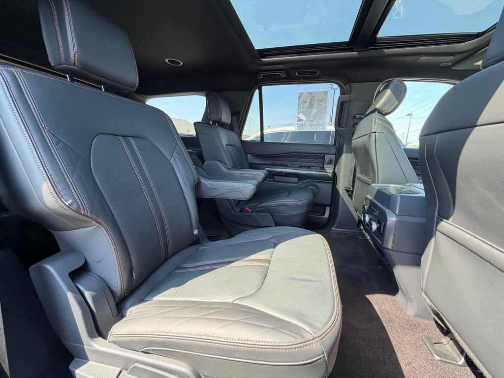 Used 2023 Ford Expedition Platinum AWD/4WD image 30