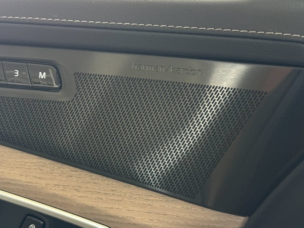 New 2026 Volvo XC90 T8 Plus AWD/4WD image 30