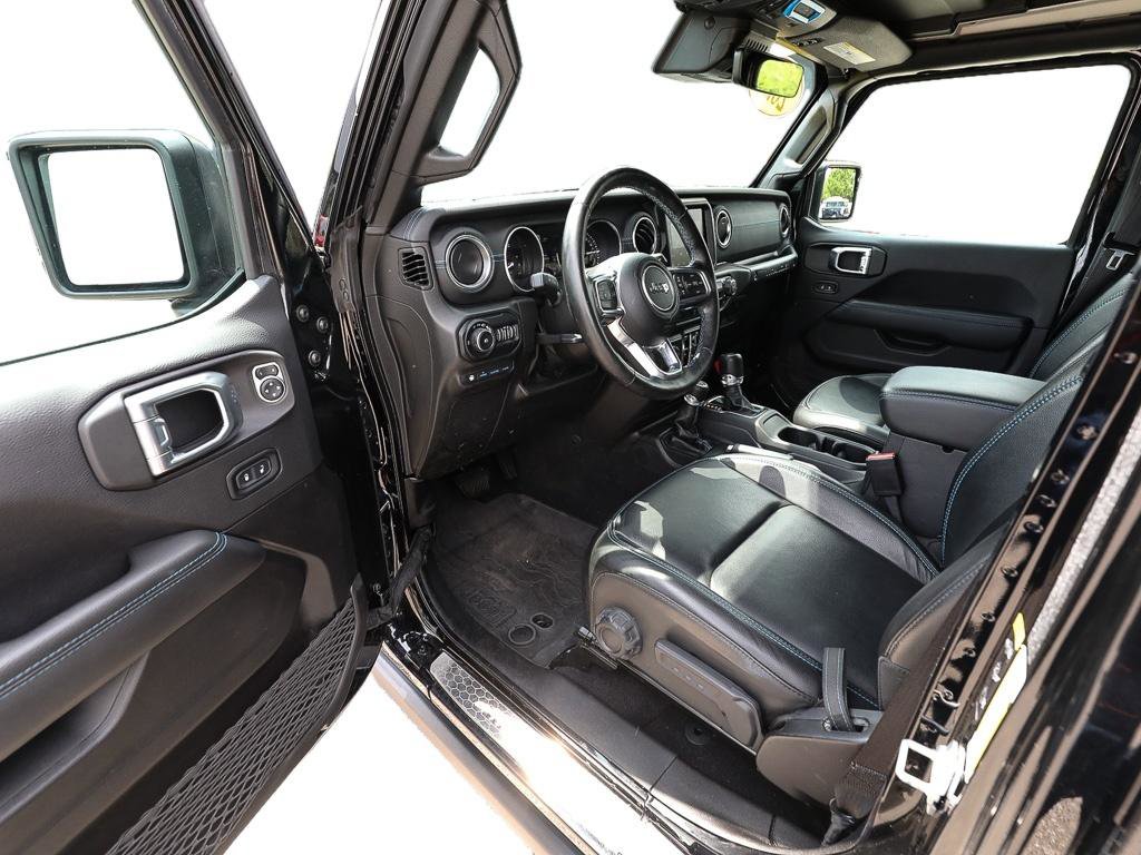 Used 2022 Jeep Wrangler Unlimited Rubicon 4xe w/ Cold Weather Group AWD/4WD image 11