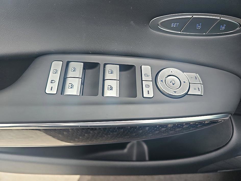 Used 2025 Genesis GV70 3.5T Sport w/ Sport Prestige Package image 13