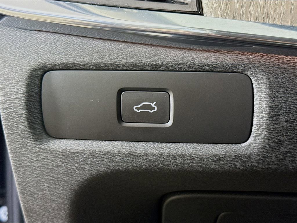 Certified 2025 Volvo S90 B6 Plus image 10