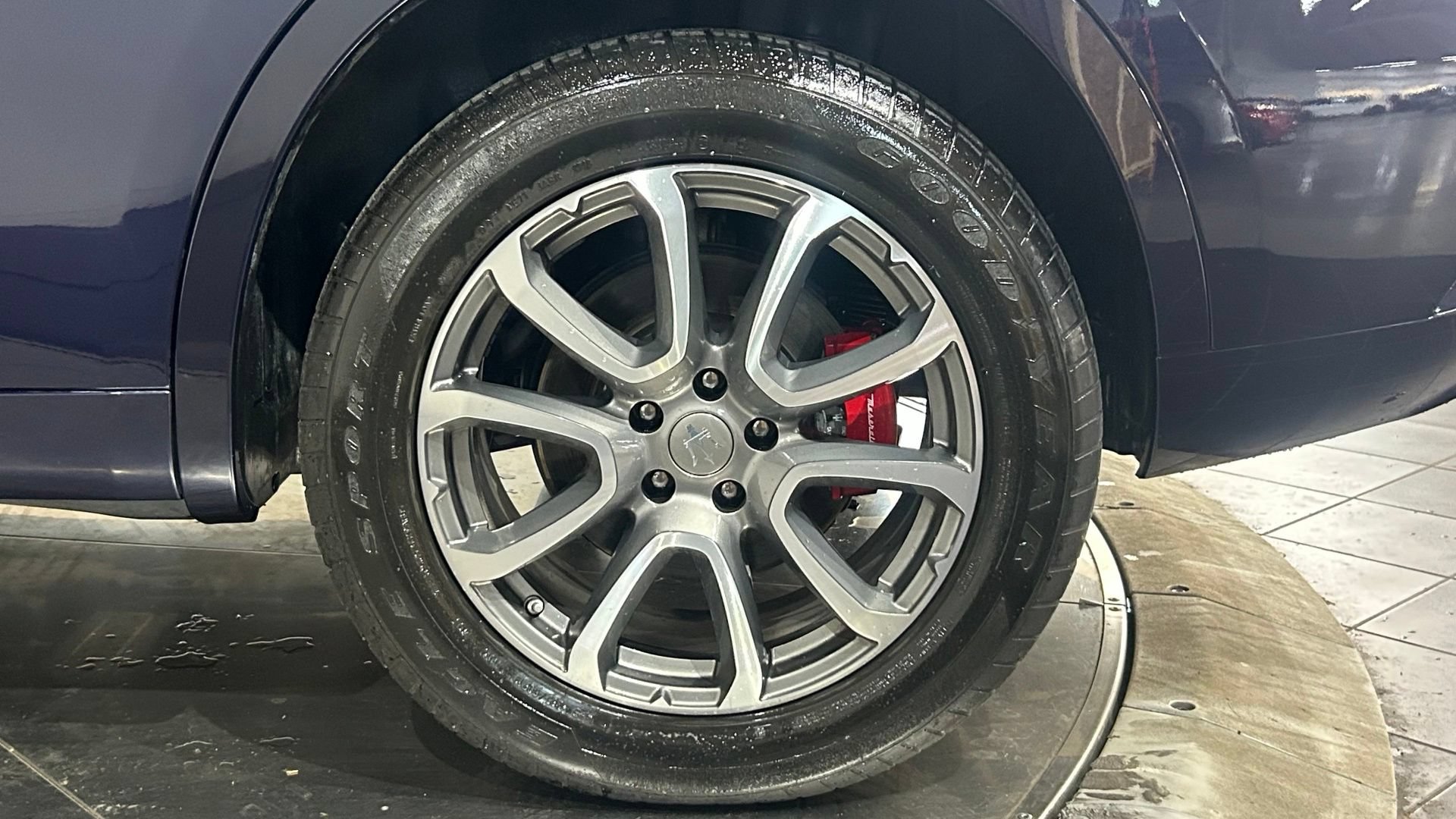 Used 2019 Maserati Levante GranLusso AWD/4WD image 29