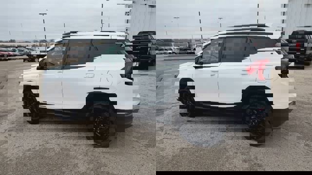 Used 2022 GMC Terrain SLE w/ Driver Convenience Package AWD/4WD image 9