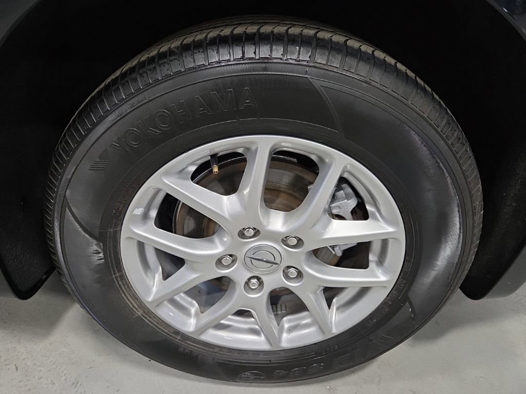 Used 2023 Chrysler Pacifica Touring-L image 10