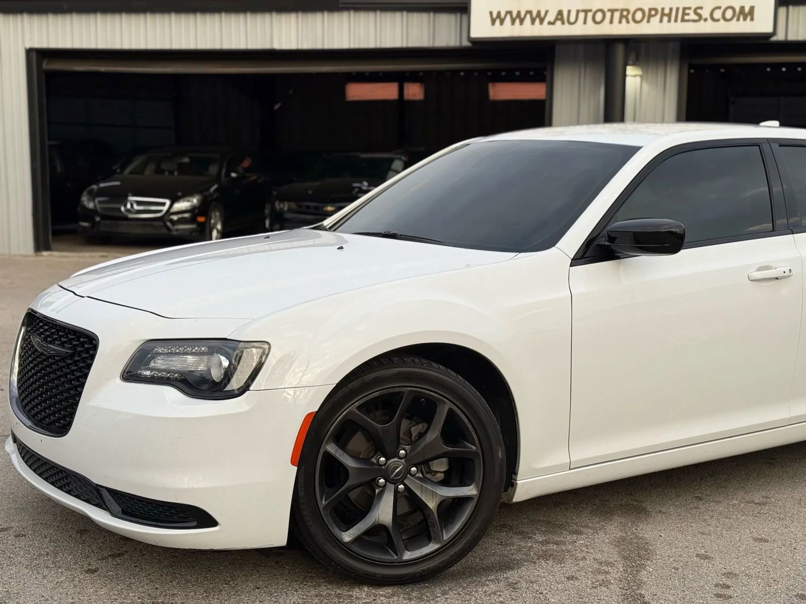 Used 2022 Chrysler 300 Touring w/ Sport Appearance Package RWD image 23
