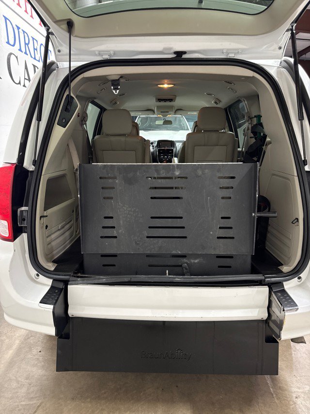 Used 2016 Dodge Grand Caravan SXT FWD image 5