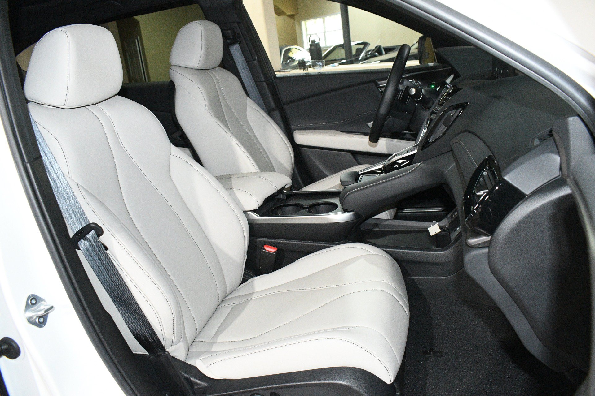 Used 2025 Acura RDX SH-AWD image 8