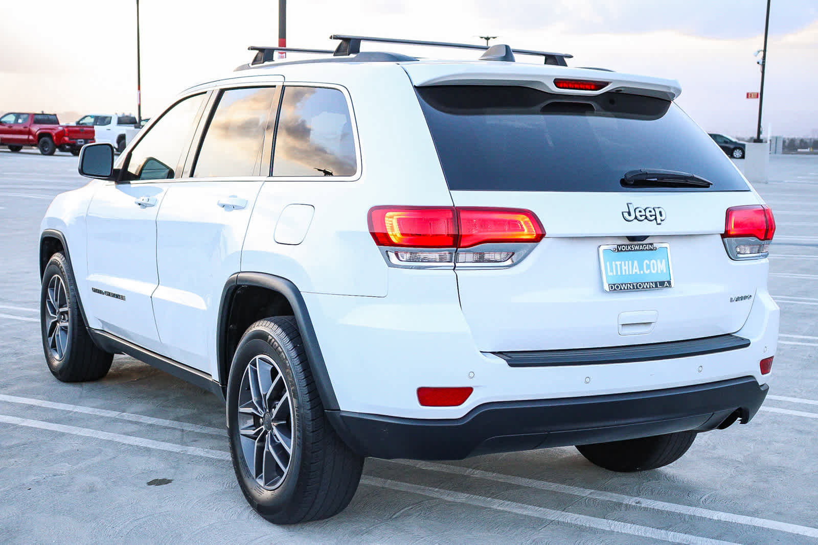 Used 2019 Jeep Grand Cherokee Laredo w/ Laredo X Package image 8