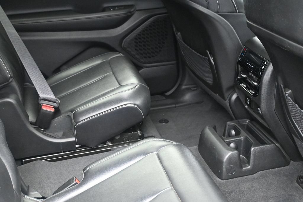 Used 2023 Jeep Grand Cherokee L Limited RWD image 17