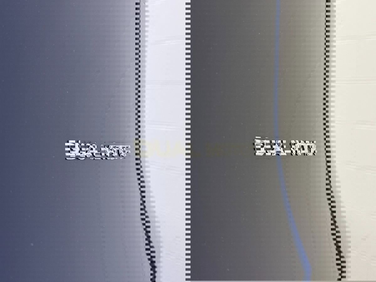 Used 2022 Tesla Model Y Long Range image 9