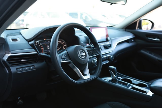 Used 2024 Nissan Altima 2.5 SV FWD image 23