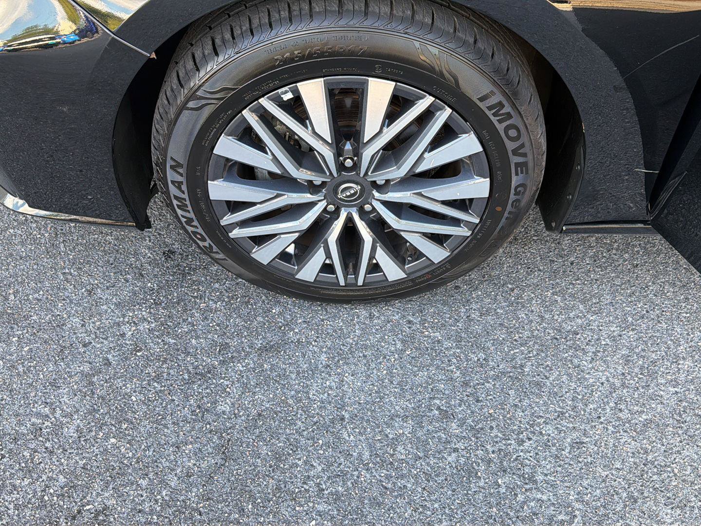 Used 2025 Nissan Altima 2.5 SV FWD image 35