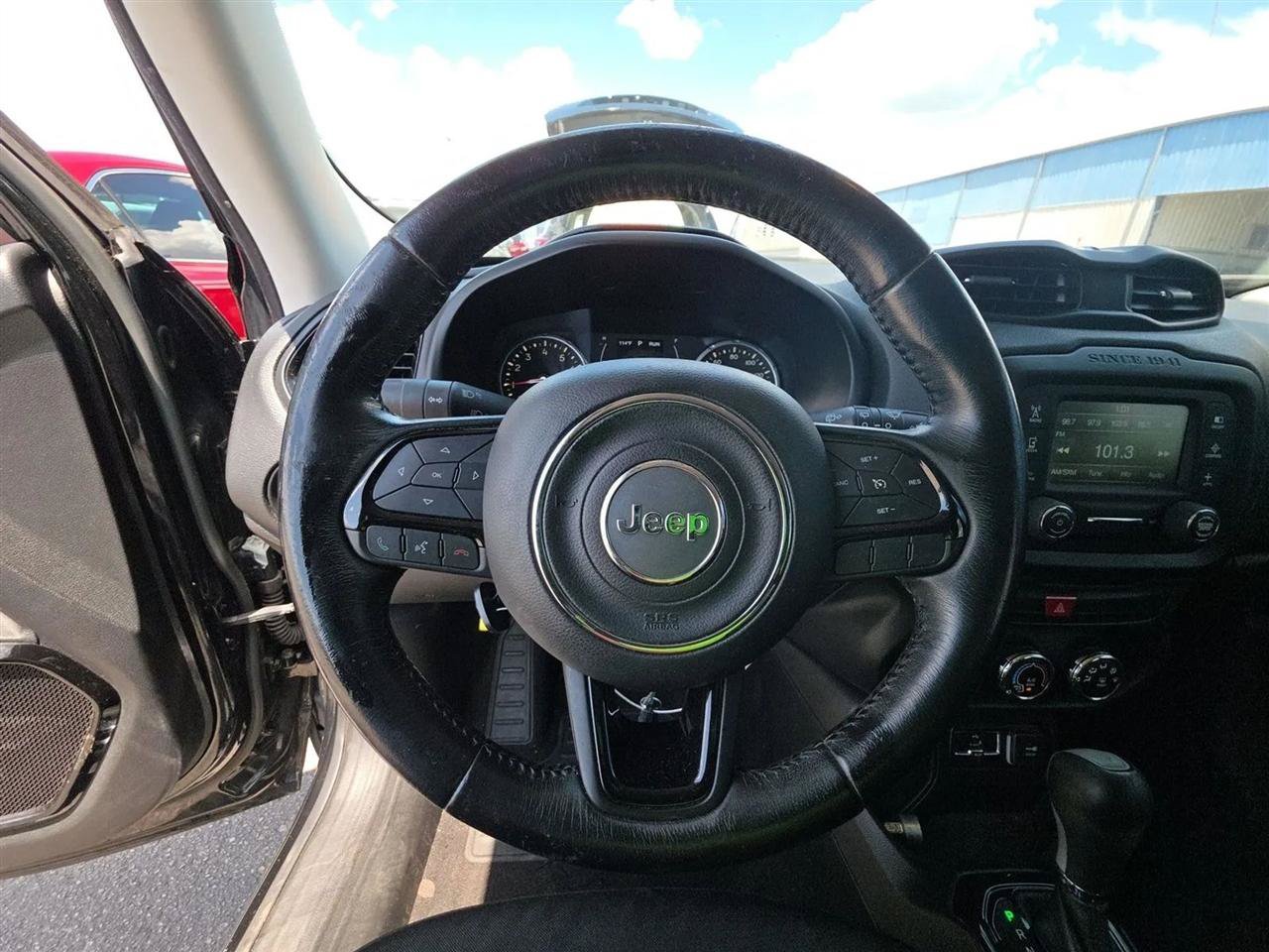 Used 2017 Jeep Renegade Altitude FWD image 16
