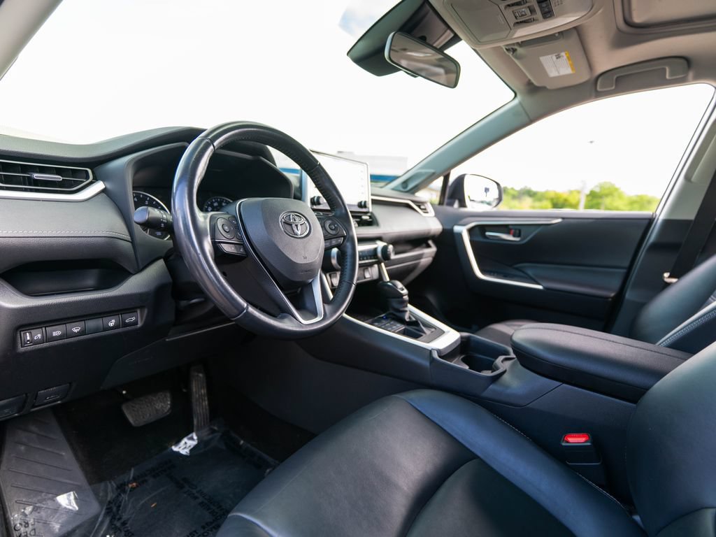 Used 2019 Toyota RAV4 XLE Premium w/ Cold Weather Package AWD/4WD image 6