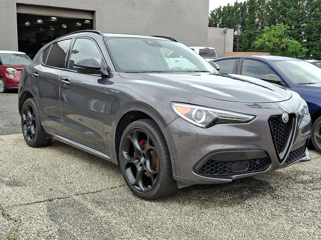 Used 2022 Alfa Romeo Stelvio Veloce image 3