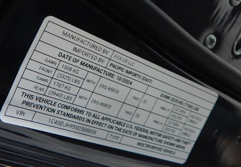 Used 2025 Dodge Durango SRT Hellcat AWD/4WD image 17