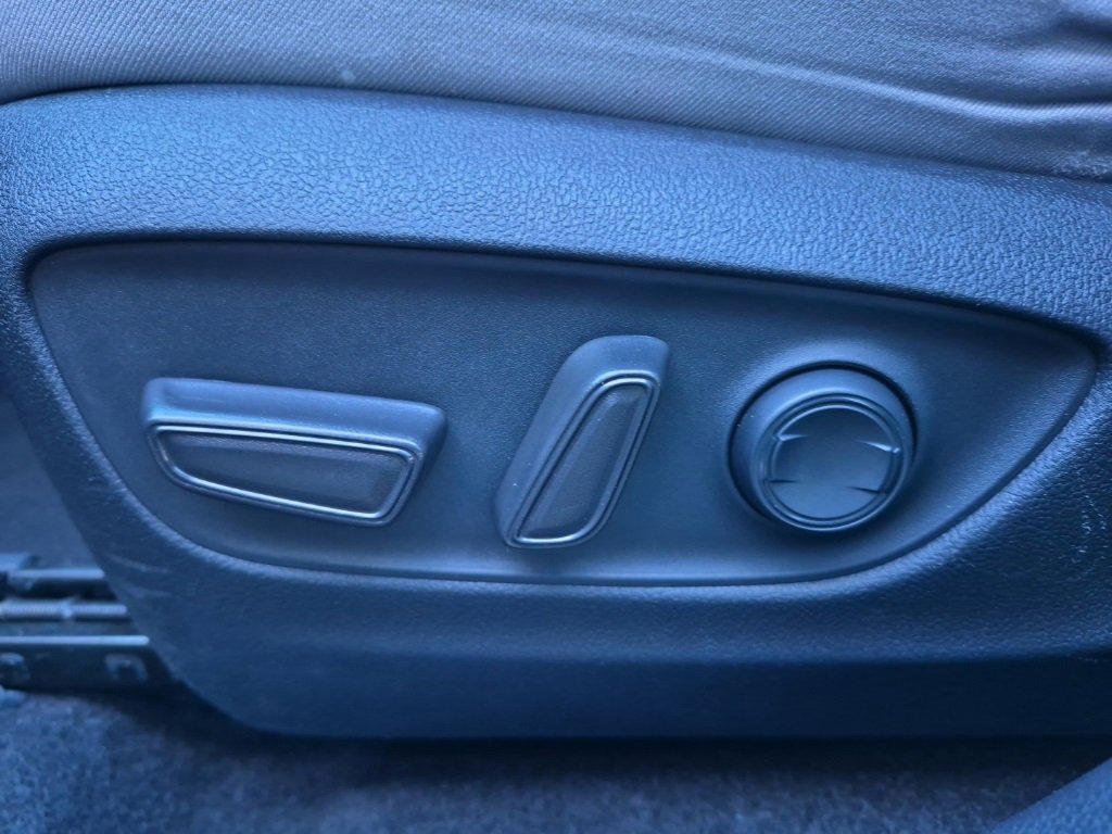 Used 2021 Toyota RAV4 XLE image 19