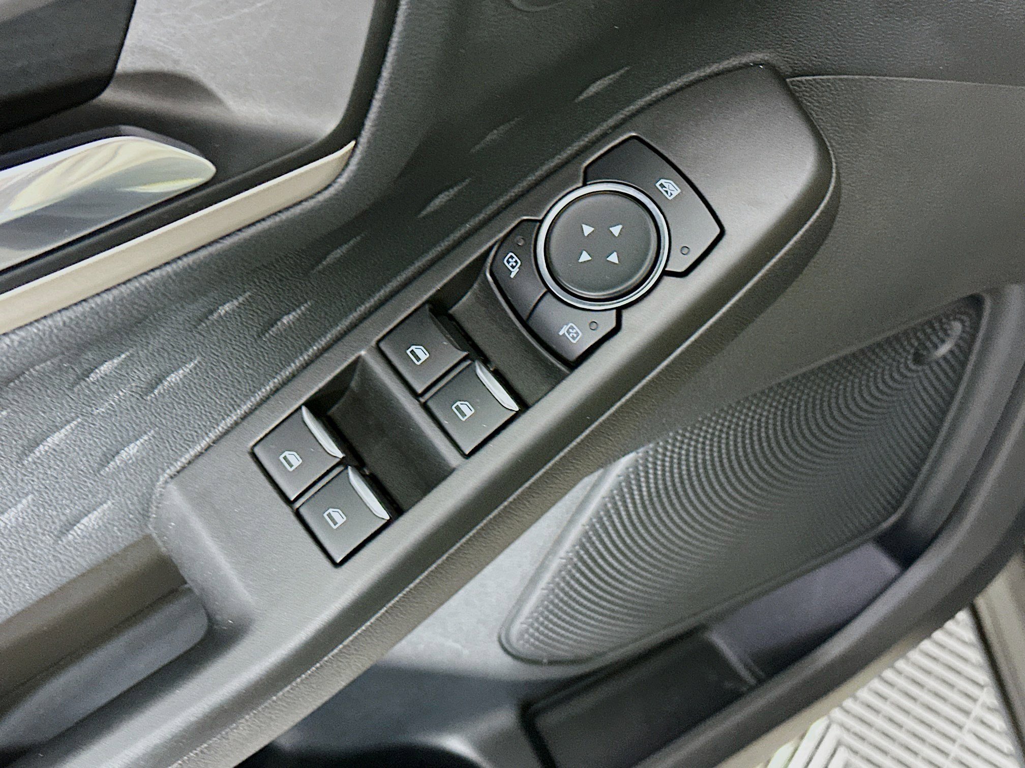 Used 2020 Ford Escape SEL image 18