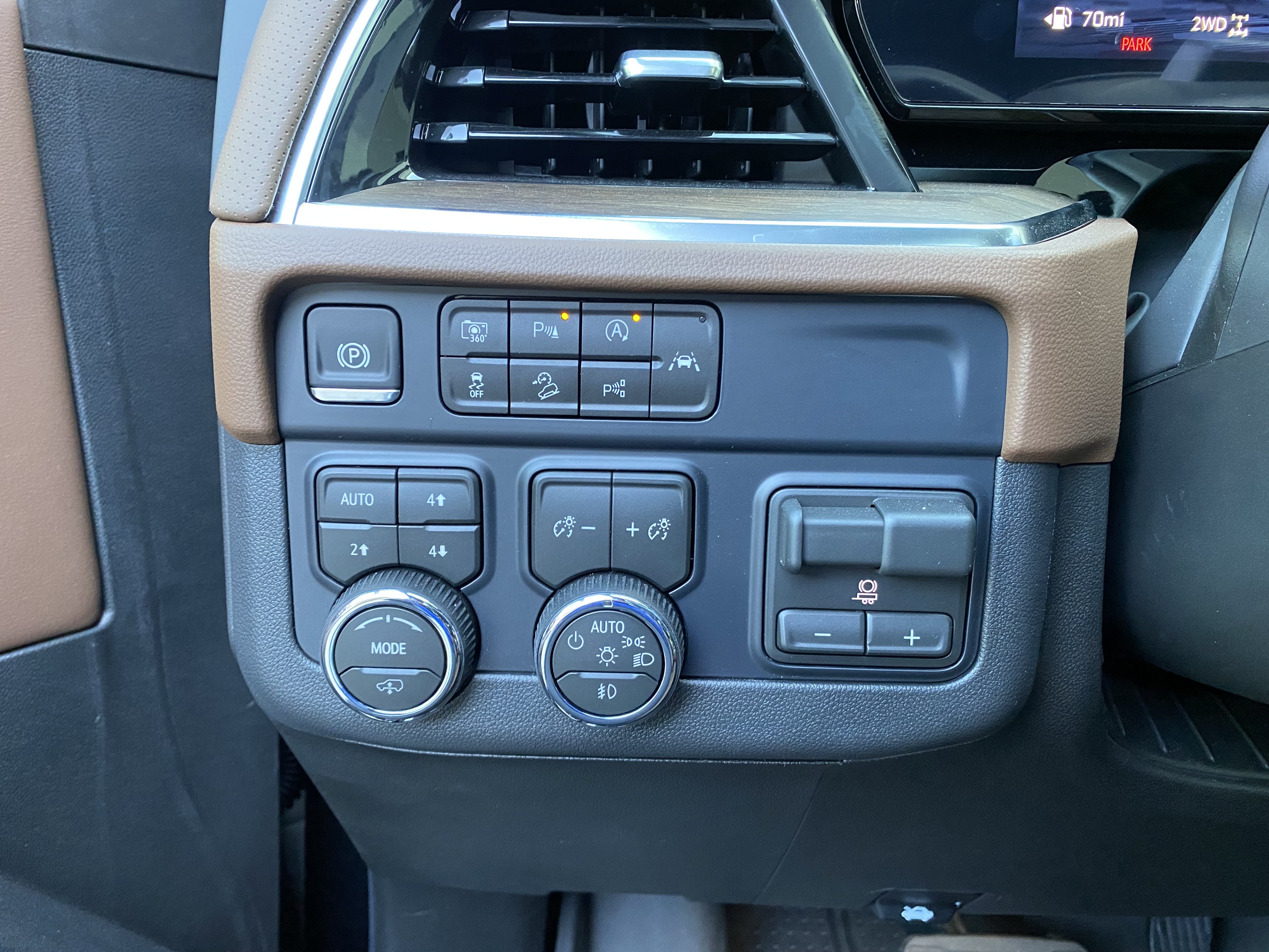New 2026 Chevrolet Tahoe High Country AWD/4WD image 18